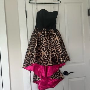 Bnwt Sherri hill high low. Never worn See pics for measurements!Thinkhomecomings